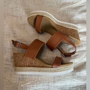 Dolce Vita Tan Wedges 💕